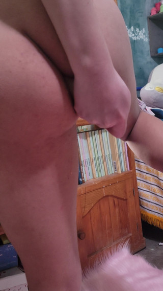 Crystal Phoenix: トランスジェンダーの女の子が部屋で一人で楽しむ