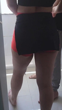 夫がシャワーを浴びている間にフェラチオと搾乳。