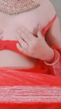 Indische homo travestiet echte xxx seks in rode saree harde neukpartij
