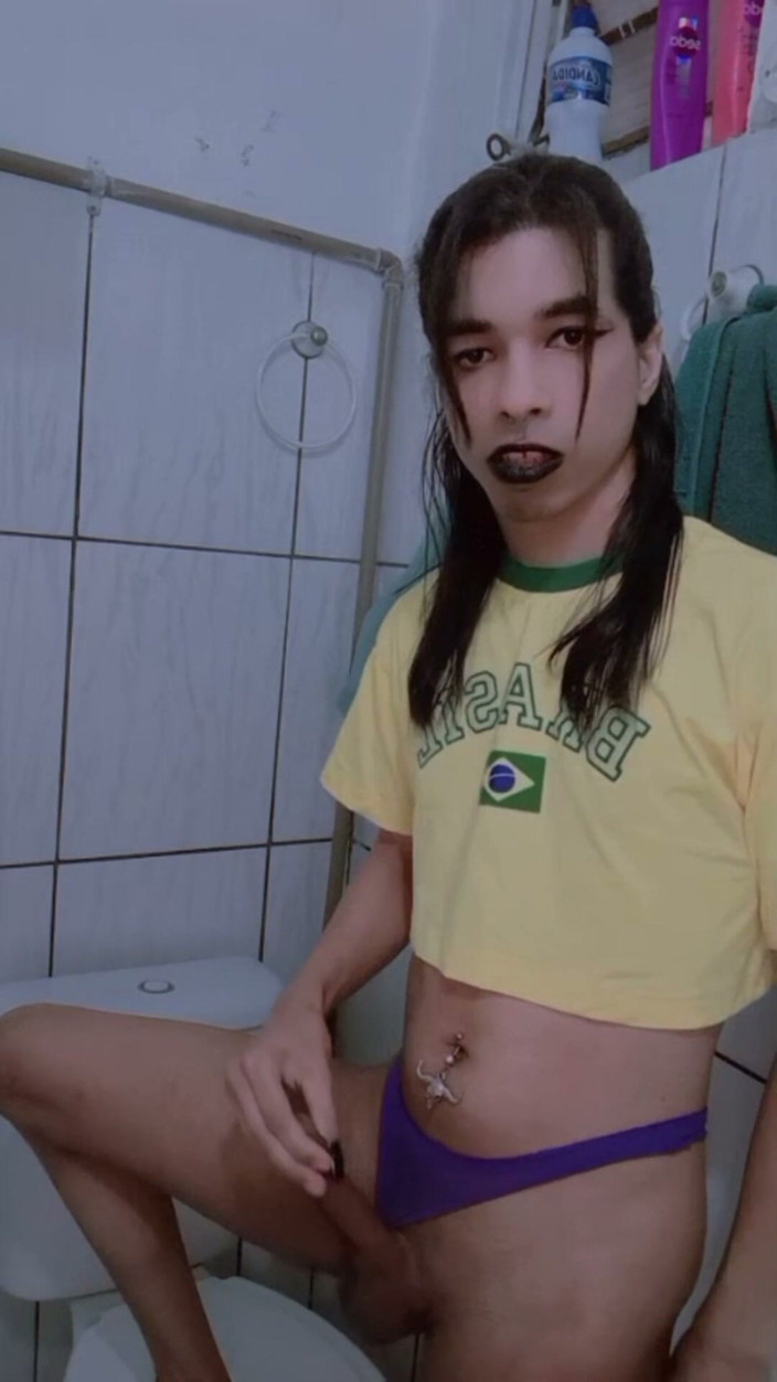 Srta. Carla: A Escritora Pelada De Cropped E Calcinha