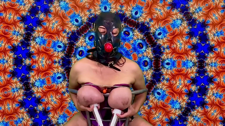 VeeVee Vixen: Милфа-хакоу доит свое вымя