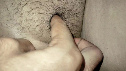 Ivy Brooks: 彼の魔法の指はいつも私をとても強く、制御不能に震えるオーガズムに達し、その後大きなうめき声を上げます