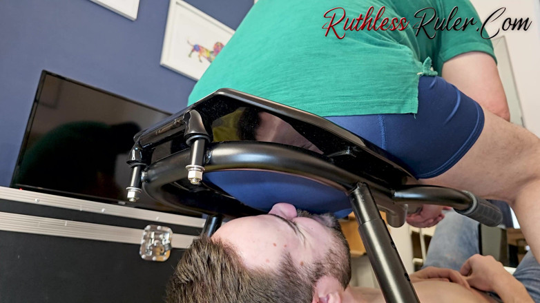 Ruthless ruler - maledom: Zjedz moje pierdy i zgadnij, co zjadłem 
