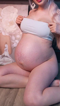 Pee, 9 Month Pregnant and High Heels