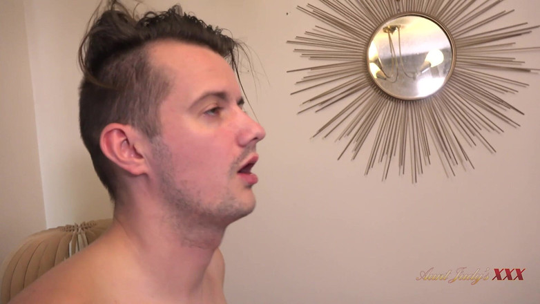 Aunt Judy's XXX: AuntJudysXXX - Landlady Becky, MILF BBW À Forte Poitrine, Se Tape Son...