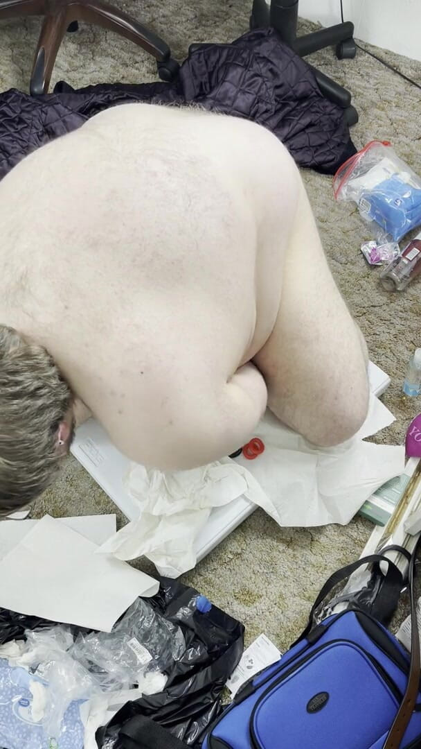 Chubbybidude: Chubby bi dude rides dildo