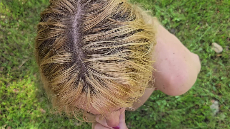 Sav Moolah: Zierliche Blondine Bekommt Massive Gesichtsbesamung Im Freien