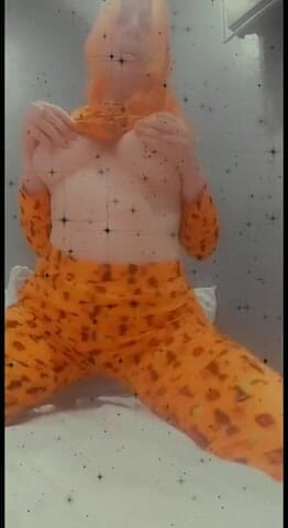 Lolafuccbunny: Pajama Twerk mengusik tanpa audio