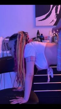 Staromódní disciplína táta mi dává holý výprask