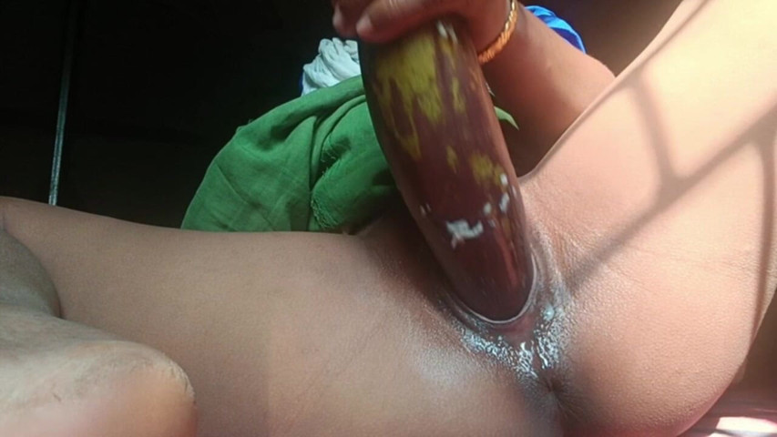 Desi Girl Masturbating with Brinjal (Hot Kristin) Desi Girl Masturbating with Brinjal (Hot Kristin)