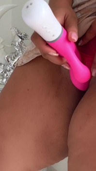 Sexpot mông khổng lồ Hanna Mills đụ tại nhà
