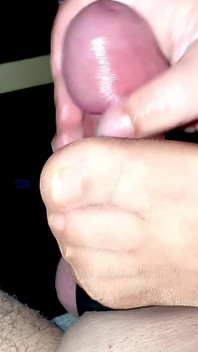 Amateur masturbación con la mano y bonitos pies bonitos dedos de los pies