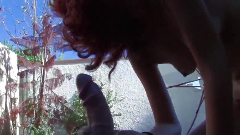 Real Anal Stories: Tímida ruiva se inclina para algum sexo anal
