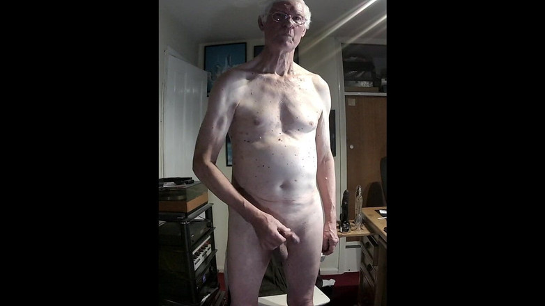 bigears: Болтаю после стриптиза, а затем дрочу для хорошей спермы