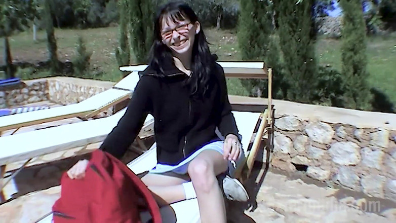 Sextermedia by Pete: Vagina basah kacau dengan vibrator di pantai