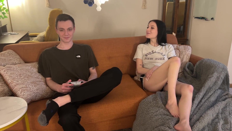 Jay Bond: Att klä sig som Tifa Lockhart så min styvsysters pojkvän...