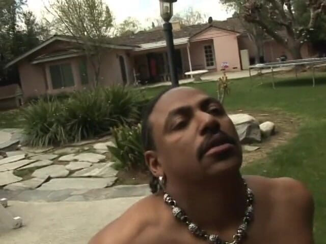 First Black Sexperience: Geile babe vindt het leuk als ze haar natte kut...