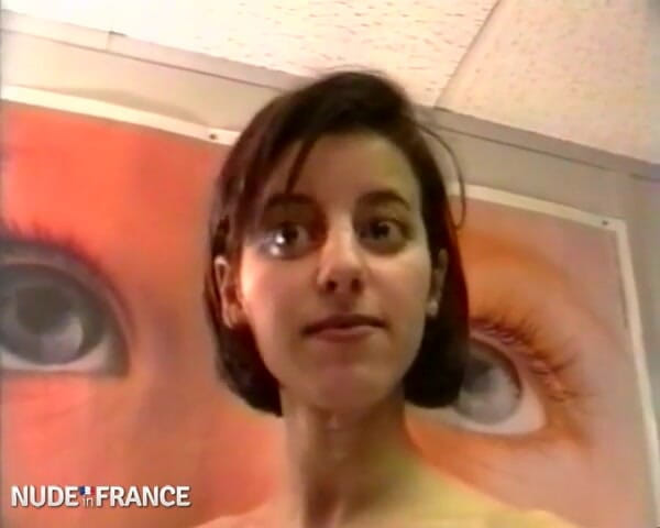 La France a Poil: Caroline, linda ninfomaníaca, discreta e muito animada