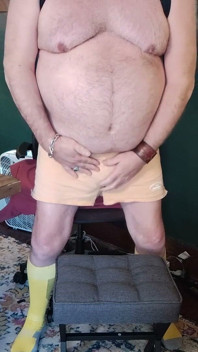 Chaussettes jaunes sexy et branlette bleue !
