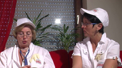 Mature Climax - 100% Mature Videos: Pria yang lebih tua mendapat bantuan dari perawat berambut cokelat