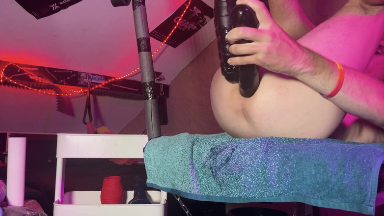 Caruso Rainbow: Fickmaschine Und Dildo Arschtraining