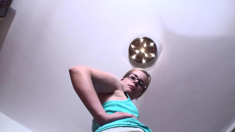 Foot Girls: Goddess Gloria's stomping