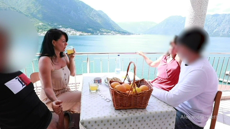 Alexandra Wett: 23cm giant cock weaked in the restaurant