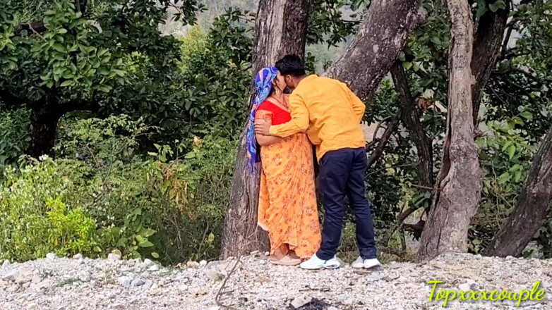 Topxxxcouple: Desi vesnická Bhabhi si užívá šukání videa
