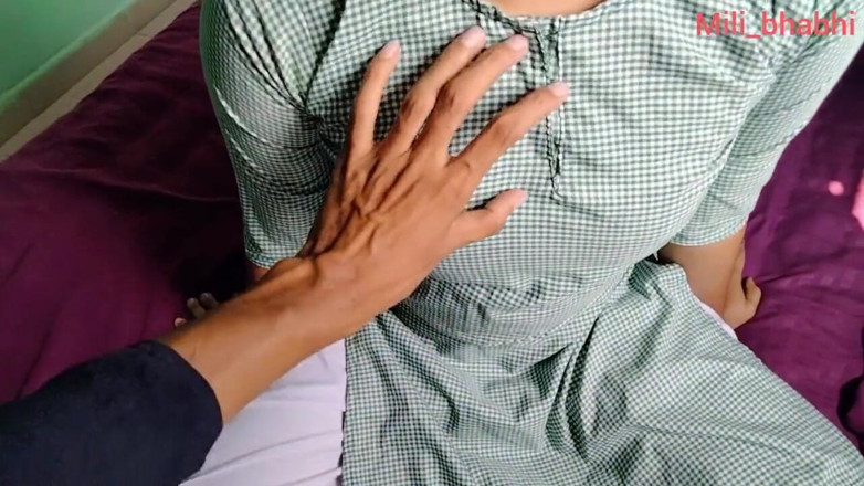 Mili bhabi: Mili la studentessa indiana fa sesso con il suo fidanzato...