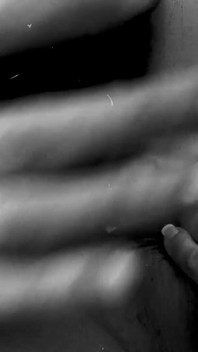 Lesbian tante seksi ngentot gaya scissoring habis-habisan sampai mereka berdua muncrat