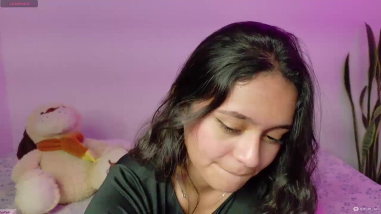 Emilyn Grifs: Sana Hep Itaatkârım, Küçük Küçük Biri Sevişmek Istiyor