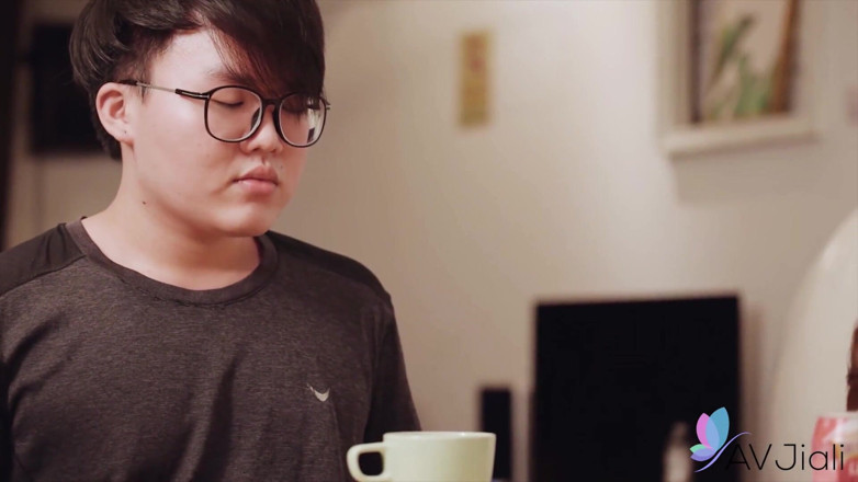 AV Jiali: Seksi Tayvanlı bebek Yoyo'nun üniversiteden eski bir arkadaşı onu ziyaret ediyor...