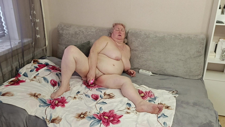 Zona901: 隣人のジューシーで肉々しい膣と大きなお尻、そして巨大な胸