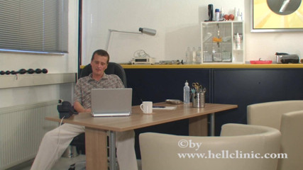 Rubber & Clinic Studio - 1ATOYS: Masturbare în sala de așteptare