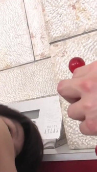 Ragazza giapponese 3_short asiatica troia scopa due cazzi con un plug anale