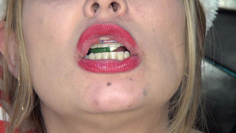 Angel eyes studio: Menelan Tongkat Krismas Tanpa Tangan