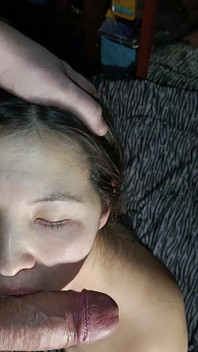 寝る前に口でセックスし、チンポをしゃぶった