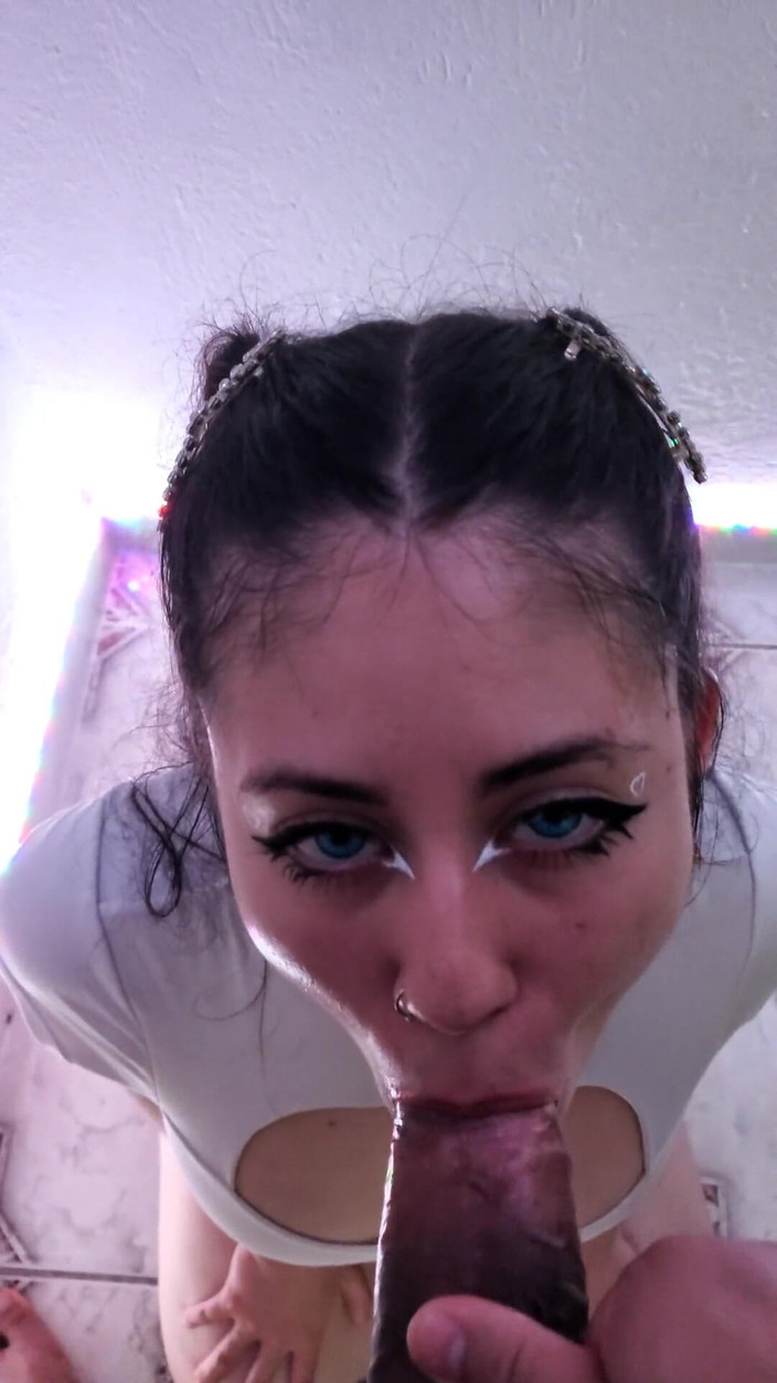 DherlyDoll: O fată drăguță columbiană mă face să ejaculez pe țâțele ei...