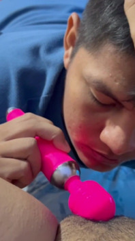 เพื่อนบ้านช่วยฉันซ่อมทีวีและได้รับรางวัลสําหรับผู้ร่วมงาน