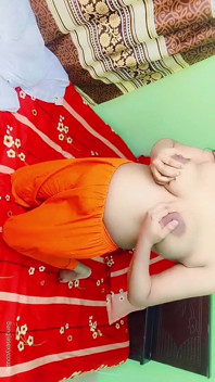 Kolkata üniversiteli kız orta boy amcığını parmaklıyor