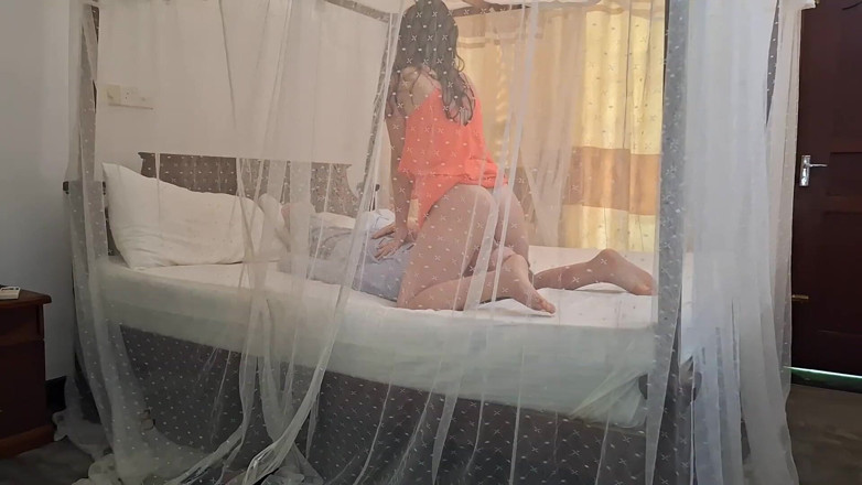 Karina_Doll: Best Facesitting Hotel Worker, Tourist Licking Pussy