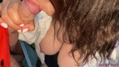 Nicky Mist: Nicky Mist spielt mit einem lustigen jungen an diesem morgen