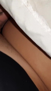 섹스하고 자위하는 내 레즈 이웃을 몰래 엿보기