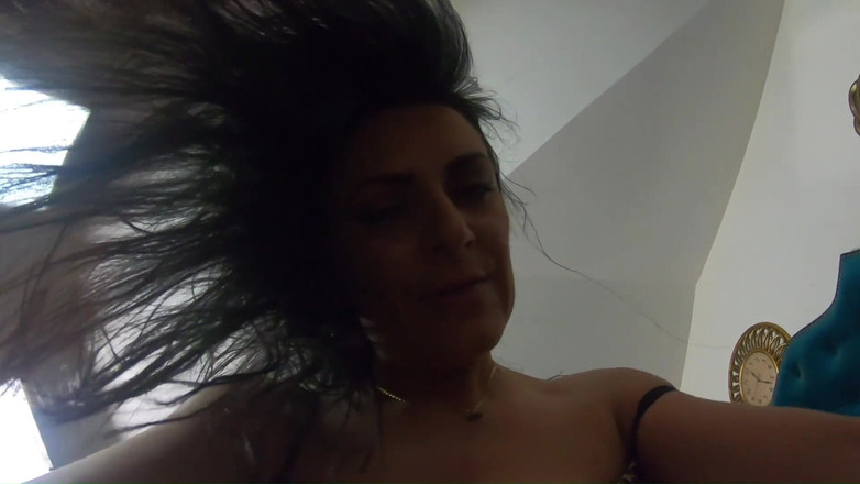 MilfyCalla: Моя пизда сьогодні для вас збуджена