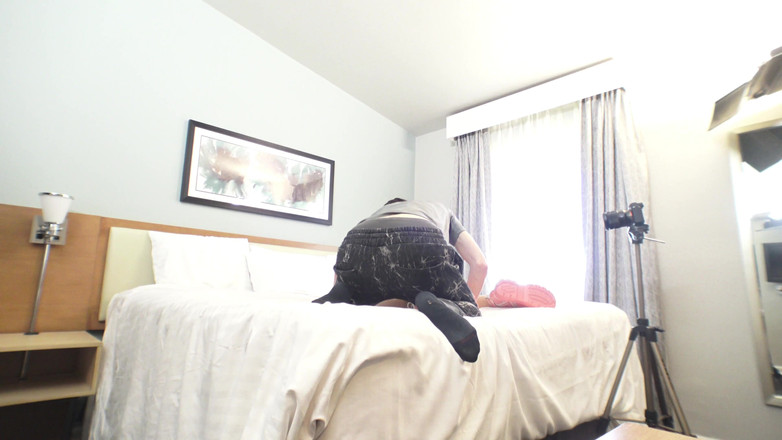 Conor Coxxx: お尻の頬クソビデオ撮影の舞台裏でHolly Lace