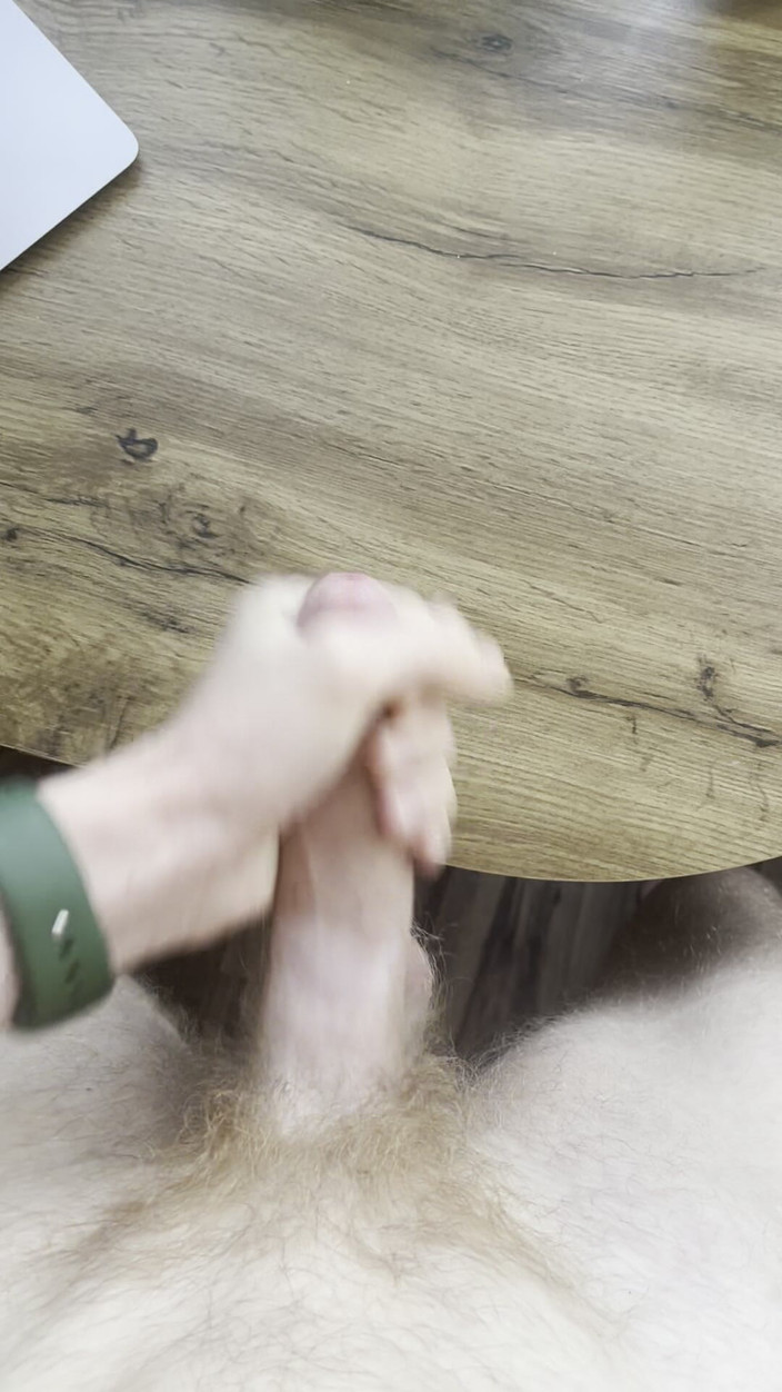 Johnny69227: Titta på honom ras: hårig twink onani med episk cumshot -...