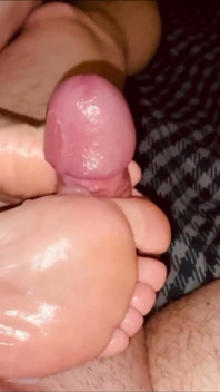 Compilation de footjobs et de branlettes, partie 3
