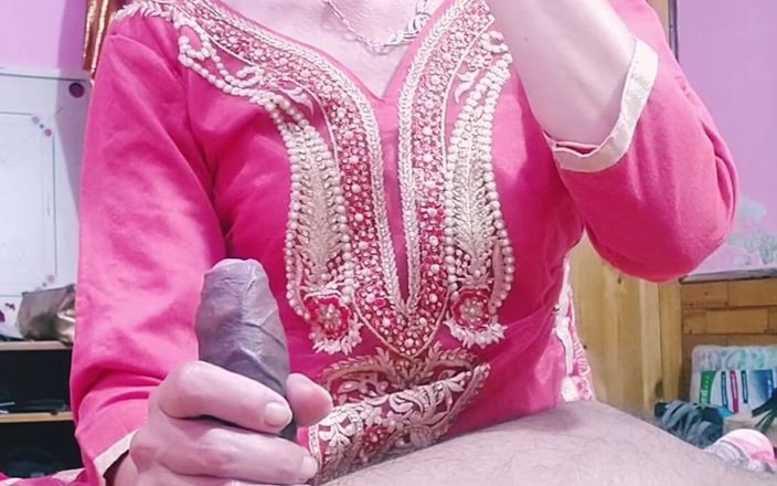 Bolly Karma: Napalona milf chce ogromnego prawdziwego czarnego kutasa niesamowitego ciężko