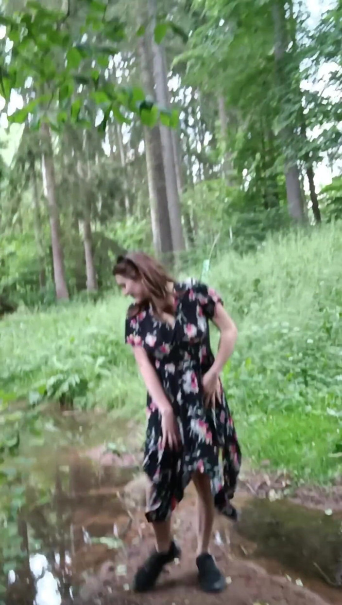PeMy studio: Jebanie lasu z moją zdzirowatą przyrodnią siostrą