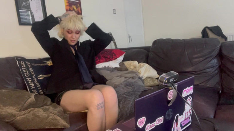 Glitterqueen1999: Goth Has a Heart Pain and Self Resus Cpr